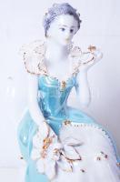 Jelzett üldögélő hölgy, apró hibákkal, kézzel festett, m:16 cm