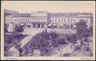 Nyíregyháza Városháza (kis szakadás / small tear)