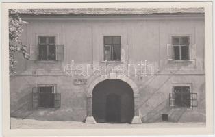 Budapest I. Országház u. 24. Volosin Gusztáv festőmester műhelye