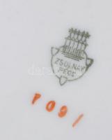 Nagy porcelán tétel: Zsolnay tányér 12 db, 2 db kiöntő és 4 db csésze (egyik repedt), Colditz német ...