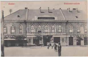 Zombor Hotel Hunting horn