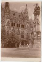 Budapest V. Pénzügyminisztérium, Szentháromság szobor (vágott / cut)