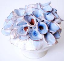 Kovács Éva (1938-): Virágcsokor. Jelzett, több lepattanással, mázas kerámia, m:10 cm