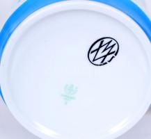 Hollóházi fedeles porcelán kupa oldalán Szent Istvánt ábrázoló képpel, alján Csepel Művek jelzéssel