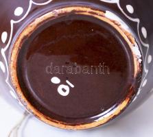 Kézzel festett fazekas kancsó, peremén mázhibákkal, m:20 cm