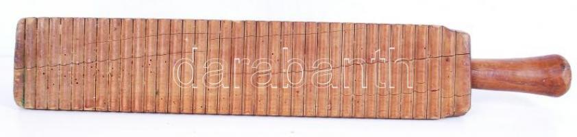 1890 kézi faragású fa mángorló, h:67 cm