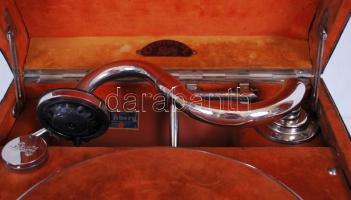 Olotonal Pathé márkájú működőképes gramofon, jelzett, jó állapotban, 33×42 cm, m:16 cm/ Vintage gram...