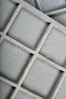 Éremtartó kazetta 1 kivehető tálcával, összesen 24 férőhellyel 50x50mm kis hibával