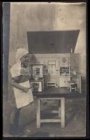 Girl with little kitchen, Oszlány / Oslany, photo