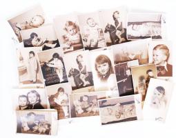 1940-1950 24db fotólap gyermekportrékkal a Mosoly Albuma műteremből /  Photo postcards of children