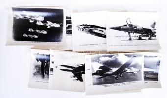 30db modern fénykép katonai repülőgépekről, feliratozva, vegyes minőségben /  Military jets, 15x20cm