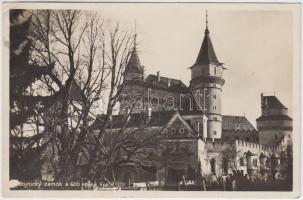 Bajmóc castle with the 600 years old lime tree (EK)