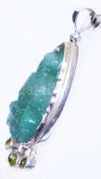 Jáde Buddha-medál ezüst foglalatban, peridot kövekkel / 
Jade Buddha pendant in silver frame with pe...