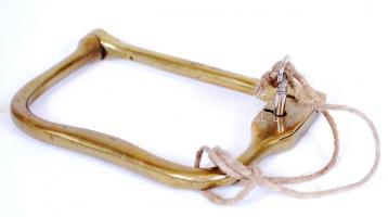 Postazsák-zár kulccsal, réz, 11×7 cm