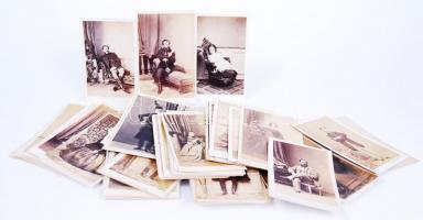 cca 1860 A magyar arisztokrácia. 68db keményhátú fotó az első magyar fényképészek műtermeiből (Simon...