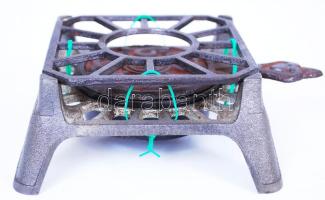 Borszesz égős melegítő, BH jelzett, öntött vas, jó állapotban, 12×12 cm