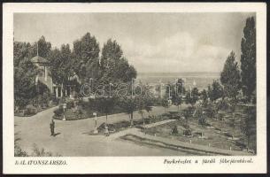 Balatonszárszó a fürdő bejárata, park