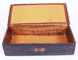 Bőr ékszeres dobozka, kopott állapotban, 17×8 cm, m:4 cm