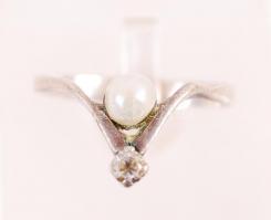 2db ezüst (Ag) gyűrű tenyésztett gyönggyel / 
Silver rings with cultured pearls, br: 3gr