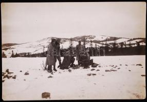 1917 Tábori telefon A Kárpátokban. Az Est lapok jelzett, sorszámozott, cenzúrázott fotója / Military phone in the Carpathians. Officcial photo is the Est magazine 17x12 cm