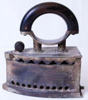 Régi öntöttvas szenes vasaló /  Vintage coal iron, 22x20x10cm