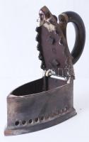 Régi öntöttvas szenes vasaló / 
Vintage coal iron, 22x20x10cm