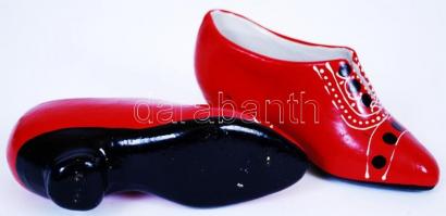 Vörös cipellők, kézzel festett kerámia / 
Hand painted ceramic shoes, 12x6cm