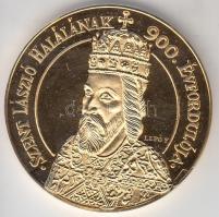 Lebó Ferenc (1960-) 1992. "László király szentté avatásának 800. évfordulója / Nagyvárad alapításának 900. évfordulója" aranyozott emlékérem (42,5mm) T:PP