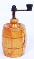 Hordó alakú fa borsdaráló, m:11 cm