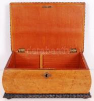 Topolyagyökér berakásos antik fa doboz, belül javított, apró lepattanások a tetején, kulcs nélkül, 20×30 cm, m:12 cm