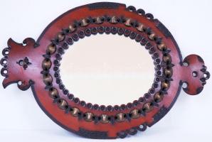 Gazdagon díszített bőr tükör, jó állapotban, 36×23 cm