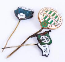 cca 1960 Egyedi futballrelikviák, FTC-kitűzők és az 1954-es svájci VB magyar-német selejtezőjéről kü...