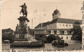 Podebrady castle, Jirí z Podebrad statue