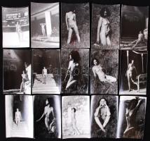 cca 1980 23db-os erotikus fotósorozat levlap méretben /  Vintage erotic photo set