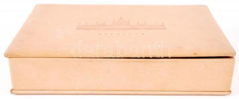 cca 1980 A Parlament dombornyomott képével díszített, "Budapest" feliratú, bőrborítású, fa...