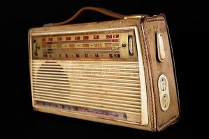 cca 1960 Grundig Standard Boy táskarádió / 
Vintage radio, 23x15x6cm