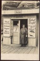 Vienna XVI. Grundsteing, tobacconist shop, photo (b)