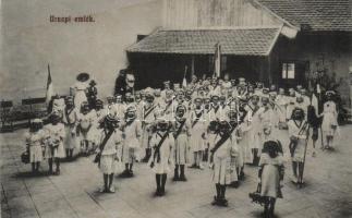 Cibakháza, Úrnapi ünnepség emléke lány növendékekkel (EK)