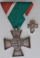 1940. "Nemzetvédelmi Kereszt / A Hazáért" kitüntetés mellszalaggal és miniatűrrel! T:2 Hungary 1940. National Defense Cross with ribbon and with miniature! C:XF