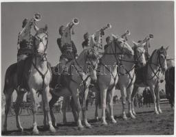 1946 Járai Rudolf (1913-1993): Harsonások című vintage alkotása 18x24 cm-es méretben, pecsételt, aláírt