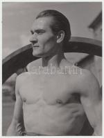 1942 Korschelt Miklós (1900-1982): A munka embere című vintage alkotása, 18x24cm-es méretben, pecsételt