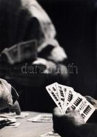 1967 Zsigri Oszkár: Ulti című 40x29 cm-es fotója kártyázókról, aláírt, több kiállítás pecsétjével ellátott, vintage kópia