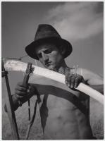 Cca 1940 Szendrő István (1908-2000): Aratás című, 18x24cm-es alkotása