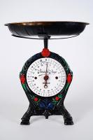 cca 1900 Wirtschafts-Waage, szecessziós, festett öntöttvas mérleg porcelán számlappal és fém tányérral (10kg) /  Art nouveau painted cast iron scales with porcelain dial and metal plate, 32cm, 10kg capacity