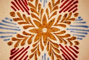 Mázas kerámia falitányér / 
Folkloristic wall plate, d: 31,4cm