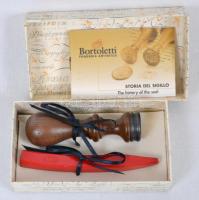 Bortoletti pecsétnyomó P.G. monogrammal pecsétnyomó viasszal eredeti dobozában