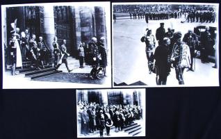 cca 1940 Az Országház előtt: Horthy Miklós, Teleki Pál és mások. 3db, eredeti üvegnegatívról készült modern nagyítás, 13x18cm, 24x30cm