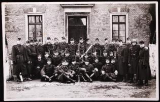 cca 1940 Magyar katonák golyószóróval fotólap / Hungarian soldiers