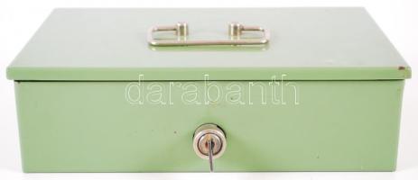 Jó állapotú pénzkazetta kulccsal 27x17x9 cm