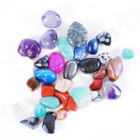 Egy doboznyi különféle féldrágakő / 
A box of various semi precious stones